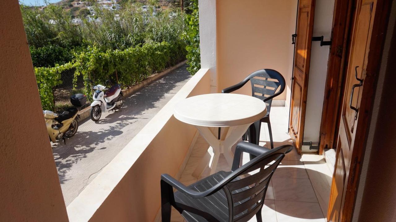 Soula Rooms Kini Екстериор снимка