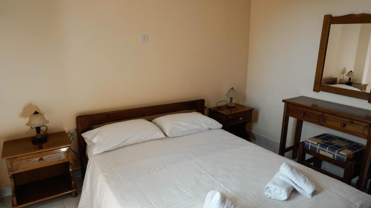 Soula Rooms Kini Екстериор снимка